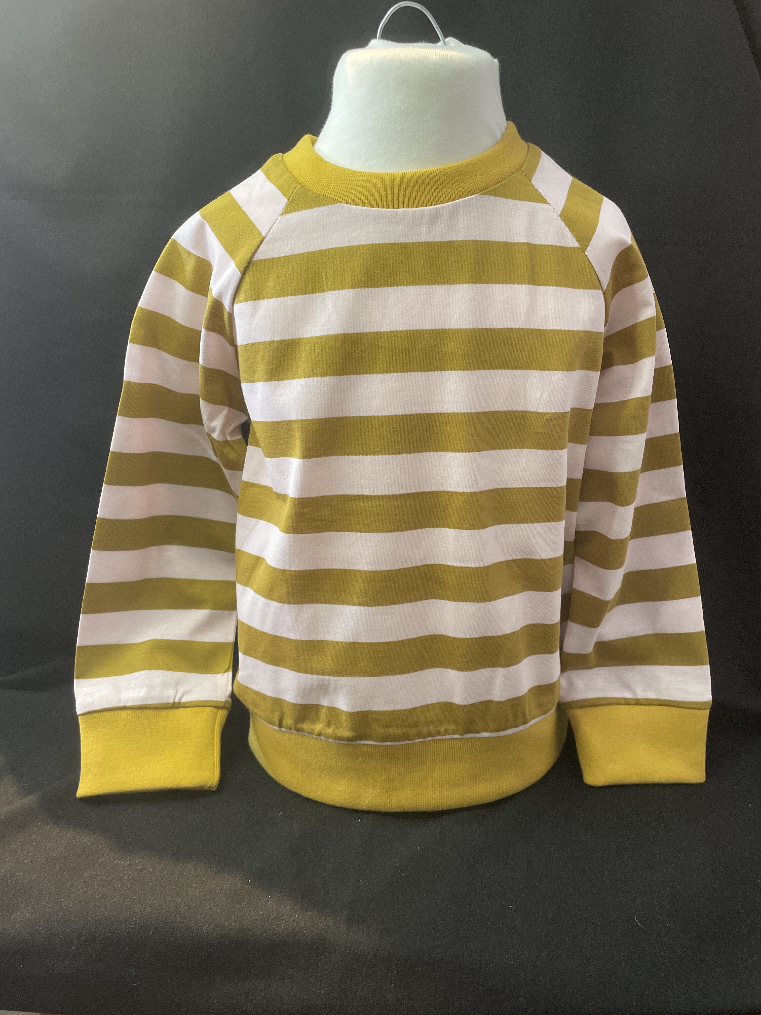 Kinder Sweatshirt mit senf-gelben und cremefarbenen Streifen, Langarm mit Bündchen, moderner Unisex Pullover