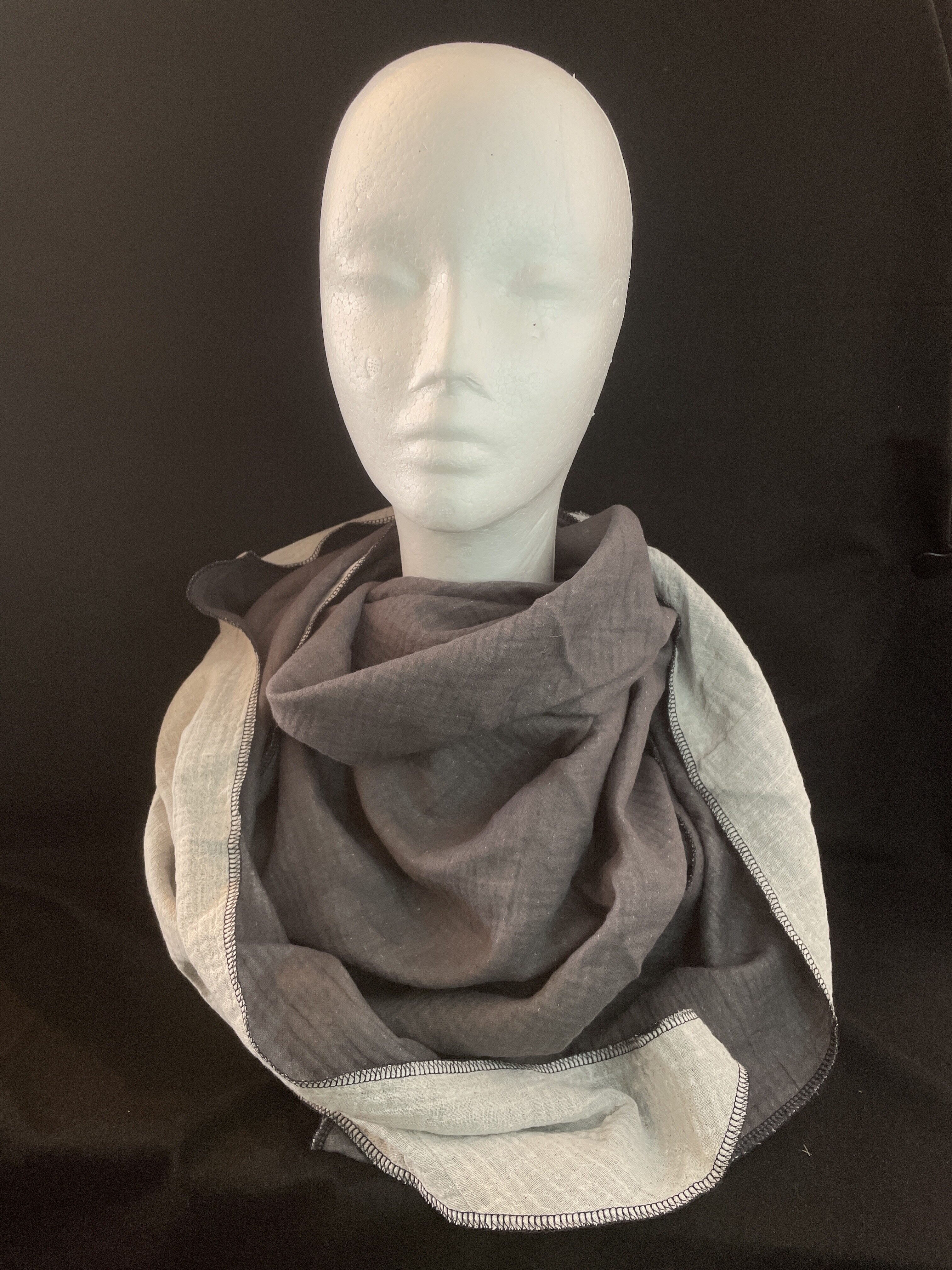 Anthrazit & Natur mit dunkler Kontrastnaht