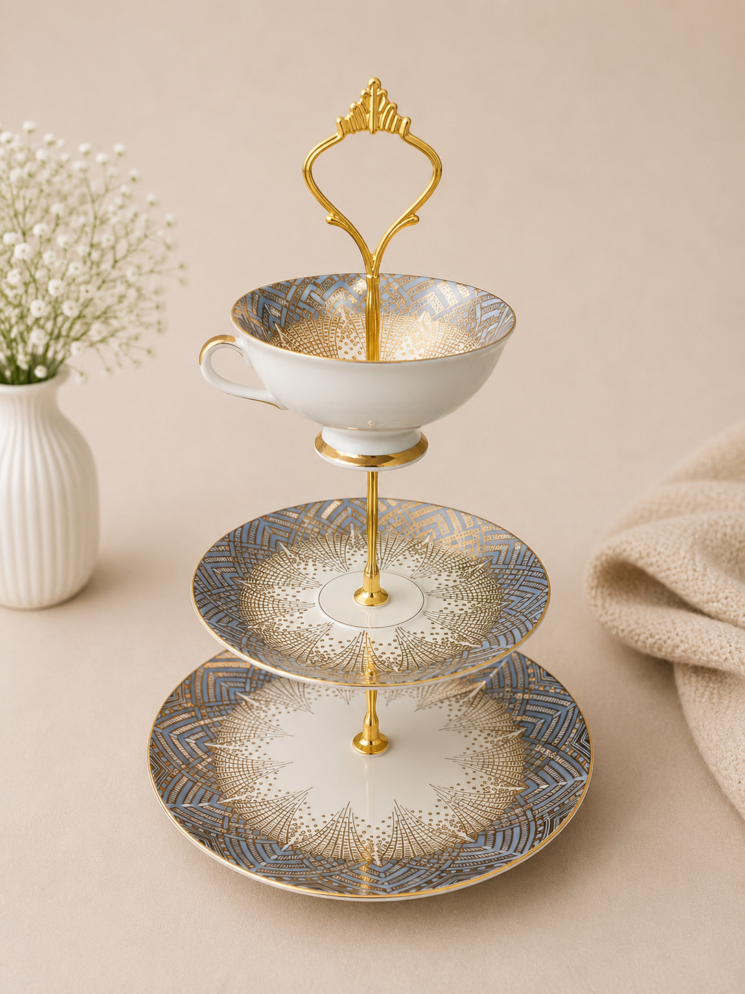 Upcycling Etagere aus Sammeltasse – Gold