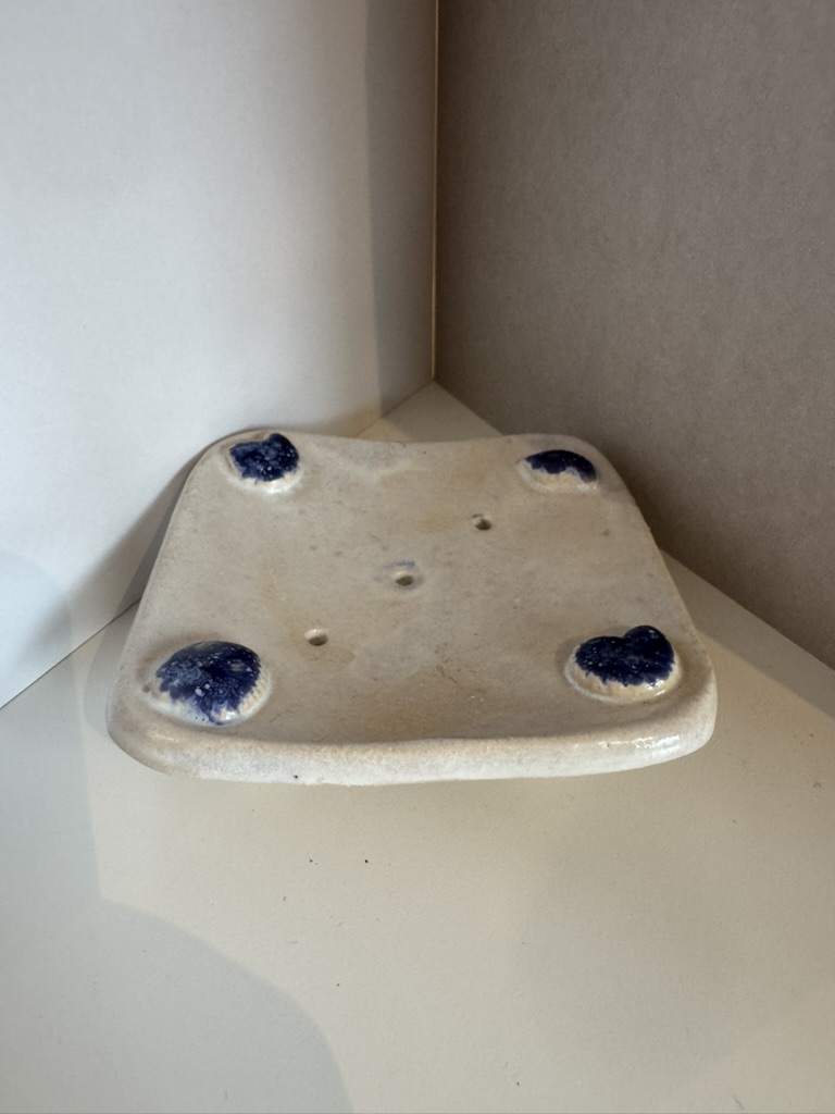 Seifenschale "Herzblatt - Creme mit Blau"