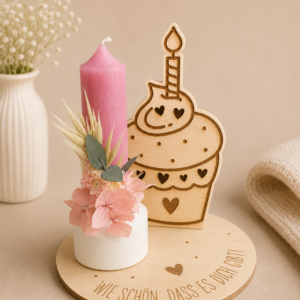 Holz-Geburtstagskerzenhalter „Cupcake“ – Dekorativer Kerzenständer mit Gravur „Wie schön, dass es dich gibt“