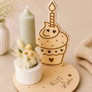 Geburtstags-Kerzenhalter „Alles Liebe“ aus Holz – Cupcake Tischdeko mit Kerze & Trockenblumen