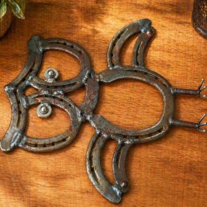 Handgefertigte Eule aus Hufeisen als rustikale Metall Dekofigur im Vintage Industrial Design
