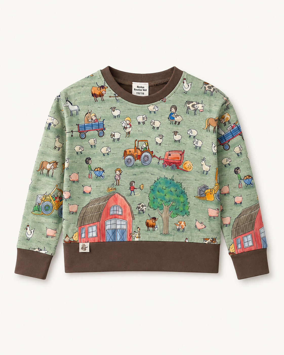 Handgefertigtes Kinder-Sweatshirt in Gr&ouml;&szlig;e 110/116 mit Bauernhof-Motiv, Traktoren, Tieren und braunen B&uuml;ndchen.