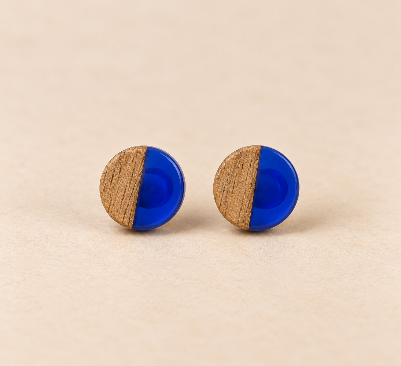 Resin-Holz-Ohrstecker Blau