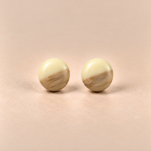 Geschliffene Resin-Holz-Ohrstecker Creme