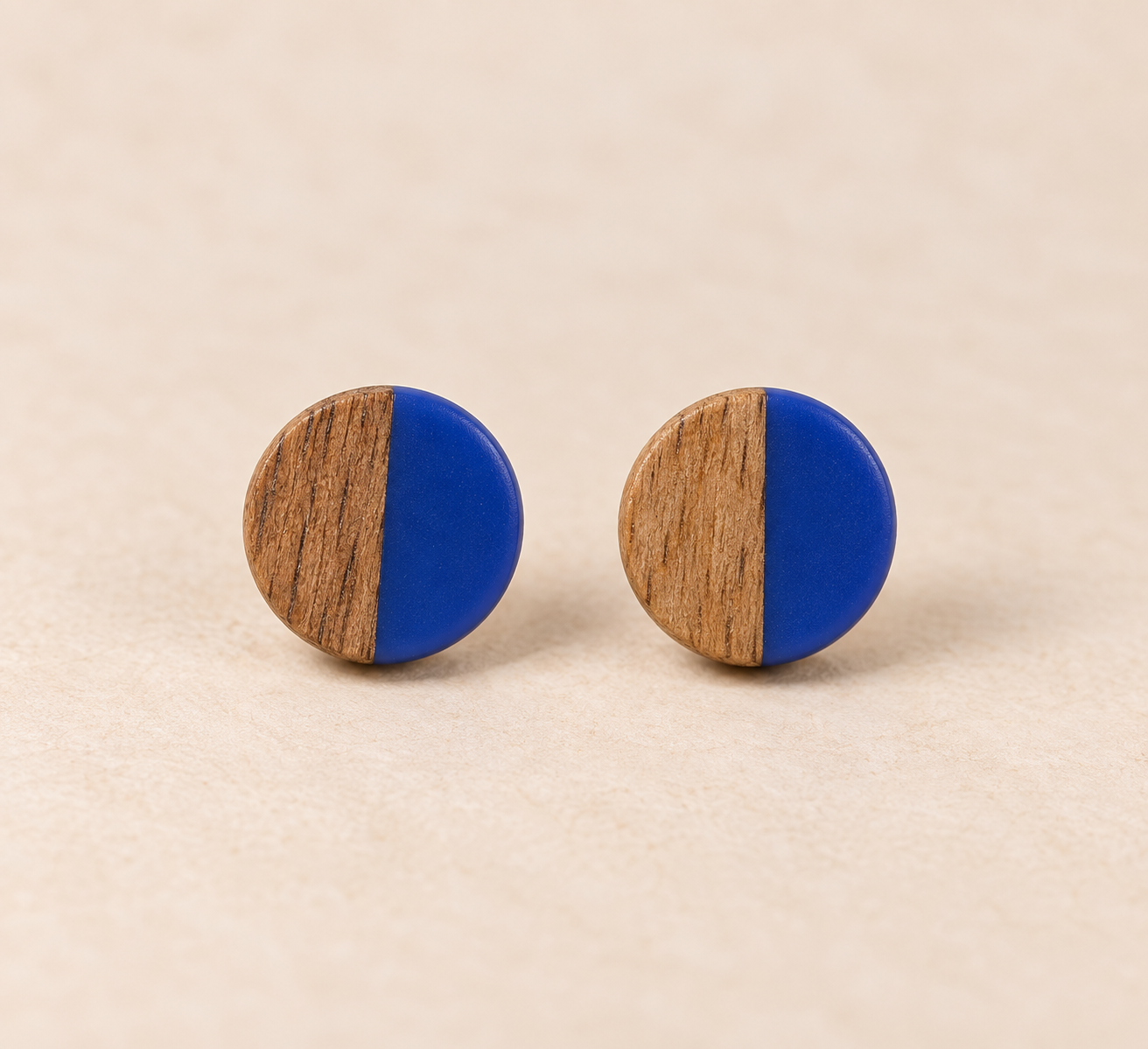Resin-Holz-Ohrstecker Dunkelblau