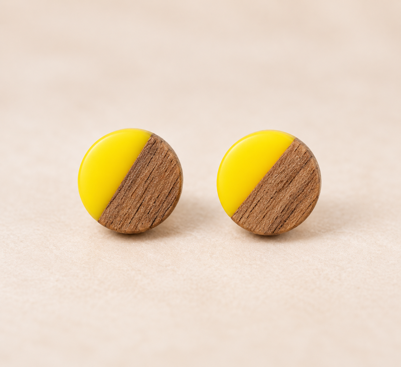 Resin-Holz-Ohrstecker Hellgelb