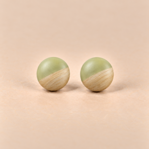 Geschliffene Resin-Holz-Ohrstecker Olive