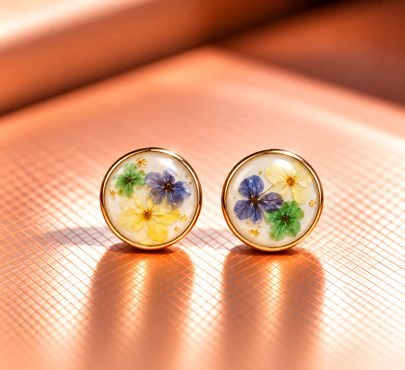 Resin-Ohrstecker mit Trockenblumen 1 cm