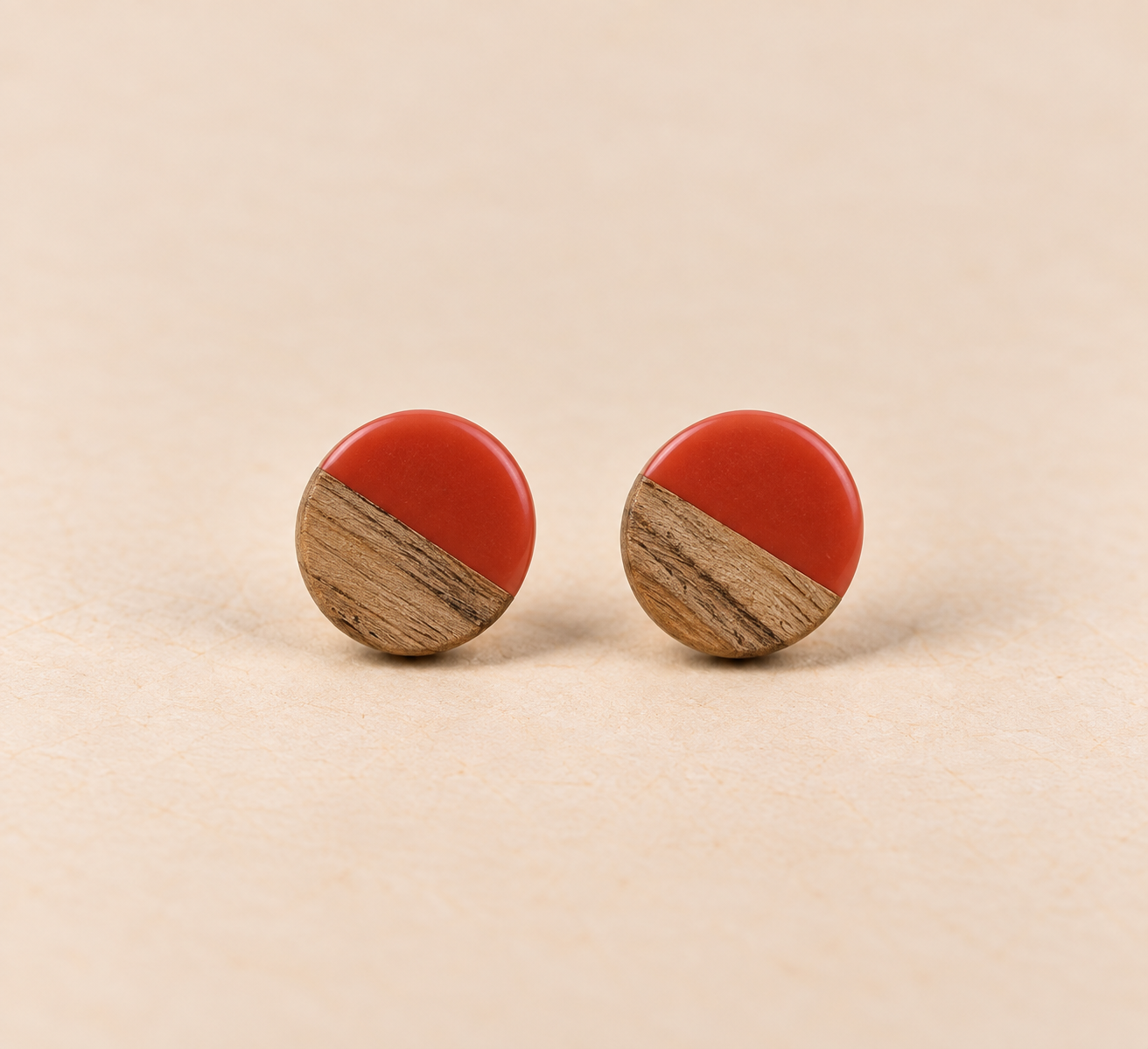 Resin-Holz-Ohrstecker Tiefrot