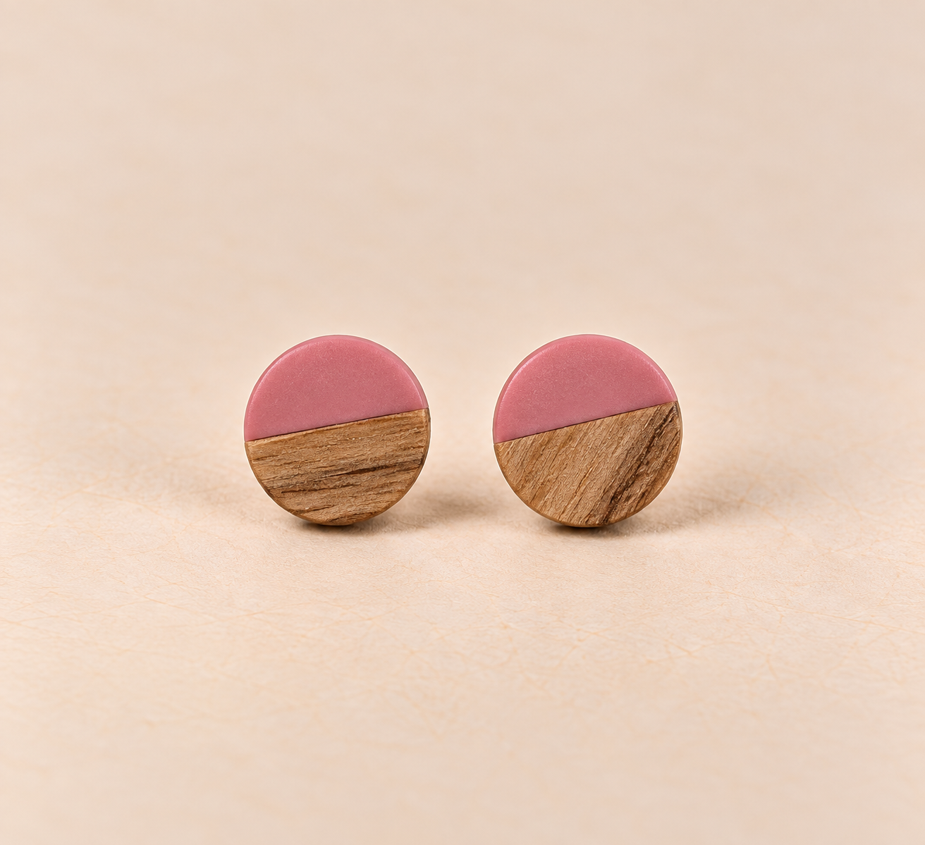 Resin-Holz-Ohrstecker Zartrosa